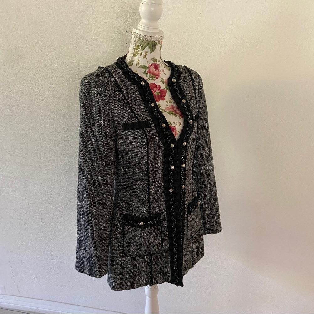 White|Black tweed blazer with silver buttons